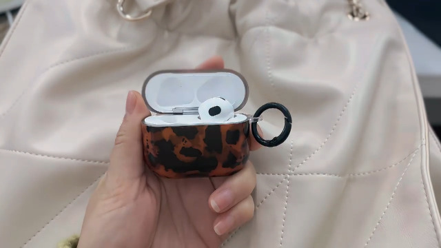Amazon.com: aaknhen Leopard Cheetah Print Case for AirPod 1st/2nd